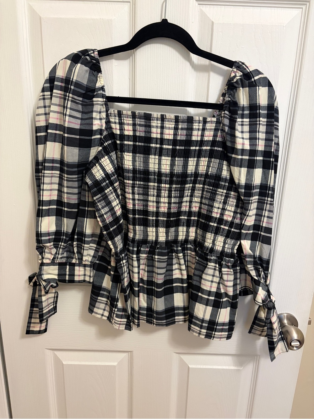 Time and Tru Black & Cream Plaid Puff-Sleeve Smocked Top